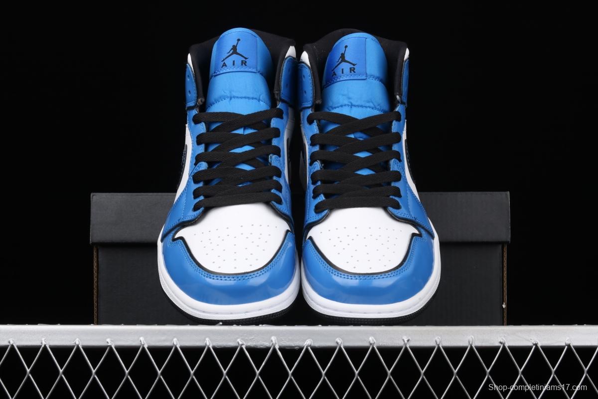 Air Jordan 1 Mid varnished leather white blue two-dimensional small lightning Zhongbang basketball shoes DD6834-402