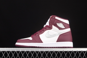 Air Jordan 1 Retro High OG Bordeaux Bordeaux burgundy high top basketball shoes 555088-611