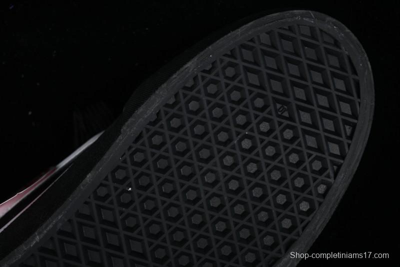 Vans Classics Knu Skool Retro Skate Shoes with Thickened Tongue and Oversized Toe - VN0009QCB9P