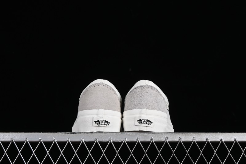 Vans Old Skool Reissue 136 Classic Low-Top Skate Shoes with Detachable Cushioned Insole - VN000MT6QC5