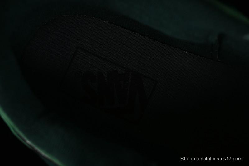 Vans Classics Knu Skool Retro Sneakers with Enlarged Toe and Thickened Tongue - VN0009QCLC2