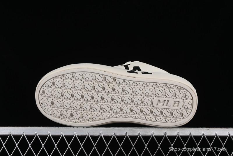 MLB Chunky Classic Base New York Yankees Lightweight Platform Casual Sneakers - 3ASXCCB4N07CRS