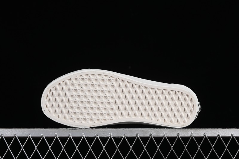 Vans Old Skool Reissue 136 Classic Low-Top Skate Shoes with Detachable Cushioned Insole - VN000MT6QC5