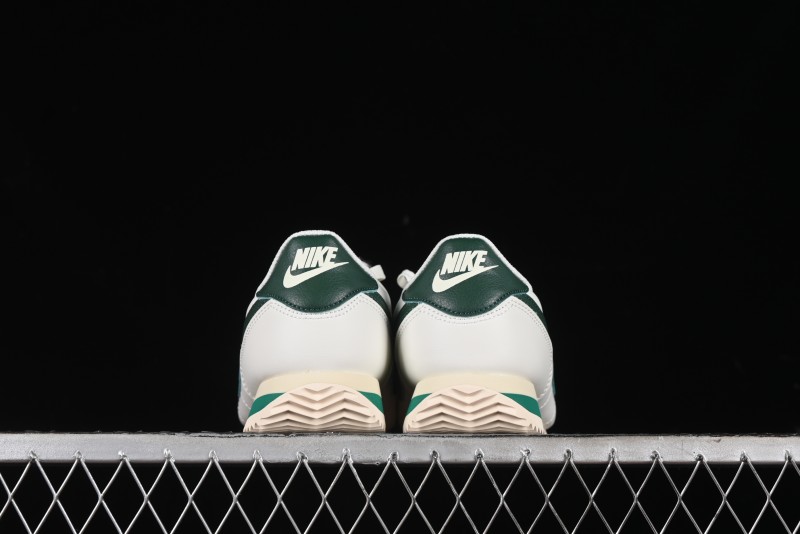 Nike Classic Cortez Leather Retro Running Shoes - DN1791-101