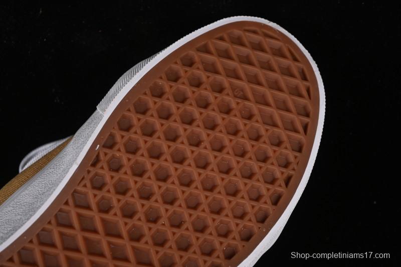 Vans Chukka Push Low-Top Skate Shoes in Beige with Slip-Resistant Sole - VN000CZW4MG