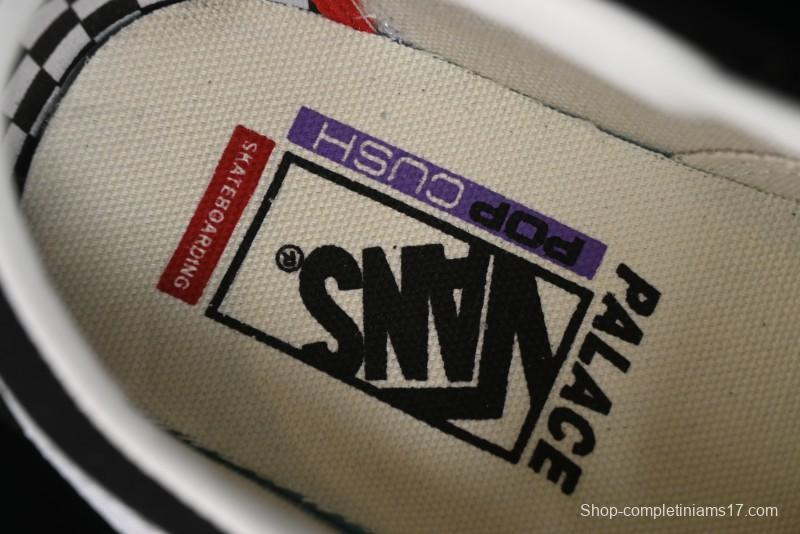 Vans Old Skool Low-Top Retro Skate Shoes in Black & White - VN0A5KRXBA2