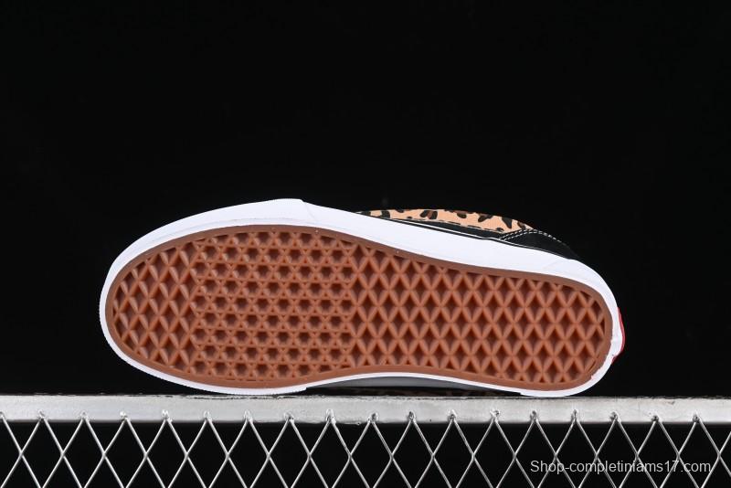 Vans Classics Knu Skool Sneakers with Leopard Print Logo in Black - VN000D2GBA2