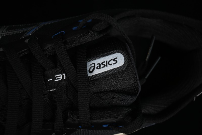 Asics Gel-Kayano 31 Running Shoes with Enhanced Cushion and Breathable Design - 1011B995-001