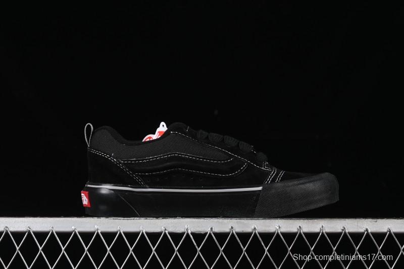 Vans Knu Skool Low Top Retro Casual Vulcanized Slip-On Shoes in Black - VN000CRPBMA