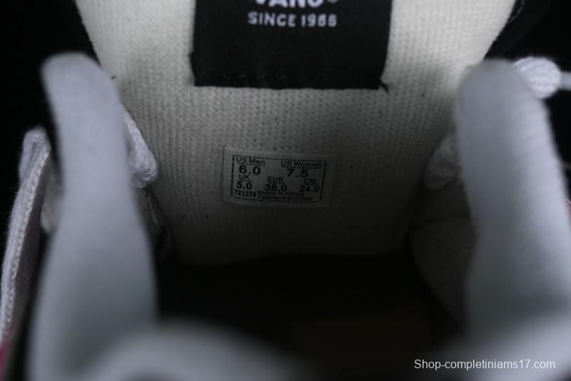 Vans Classics Knu Skool Vulcanized Skate Shoes in Black & Pink - VN0014QC0BV