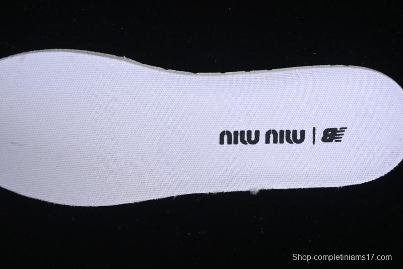 New Balance 530 Metallic Silver Sneakers – Stylish & Sporty Design