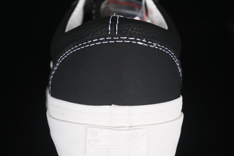 Vans Old Skool 36 Low-Top Retro Skate Shoes - VN000D57BLK