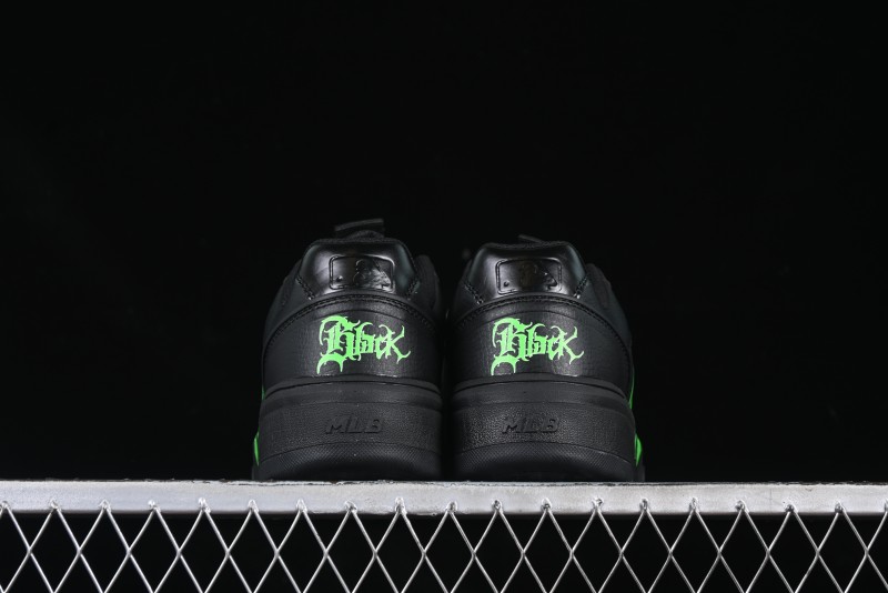 NY Yankees Black & Neon Green Sneakers - Classic Streetwear Style