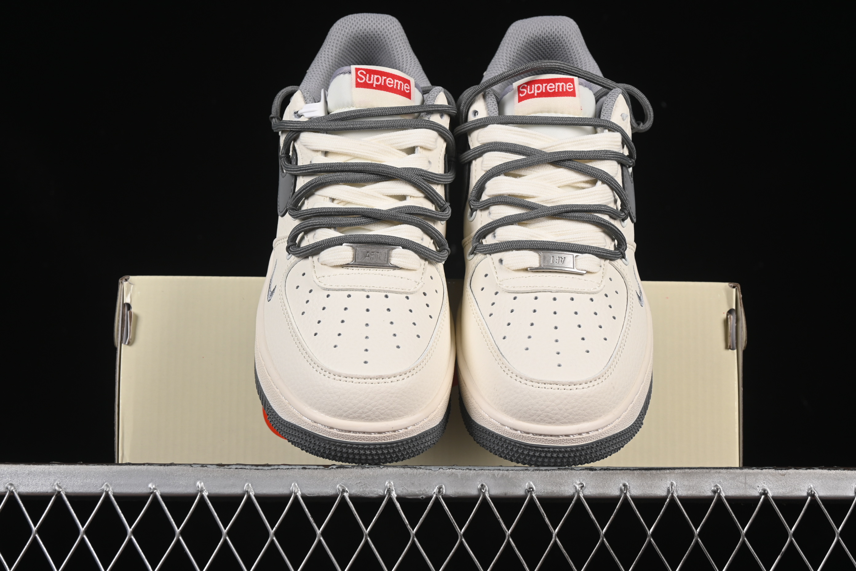 Nike Air Force 1 '07 Low Supreme Collaboration Dual-Tone Gray Lace-Up Casual Sneakers - DM6868-071