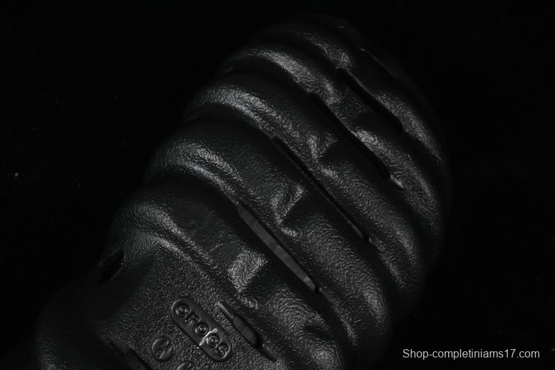 Crocs Classic Clog Slip-On Beach Sandals with Ventilation Holes - B.D4