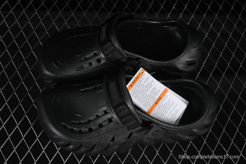 Crocs Classic Clog Slip-On Beach Sandals with Ventilation Holes - B.D4
