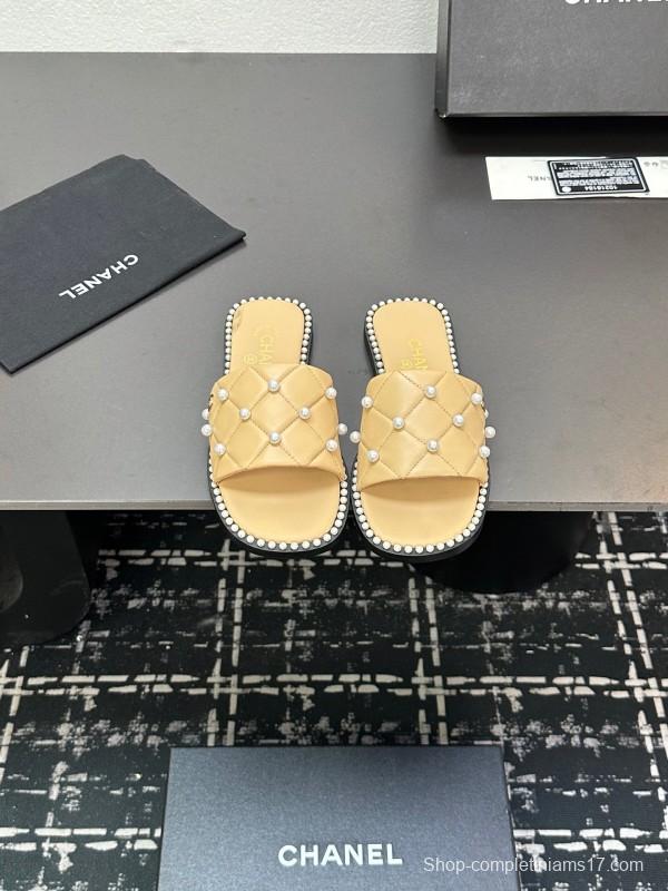 2025 Slippers Chanel Beige Lambskin Pearl