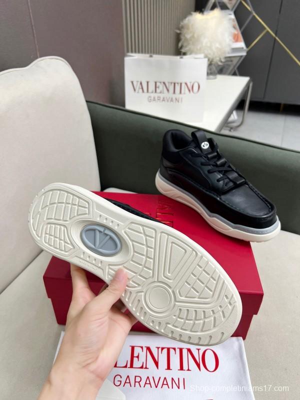 2025 Unisex Valentino Black Leather Sneakers LY00390