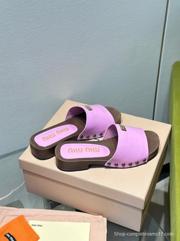 2025 Slippers Miumiu Purple Patent Leather Slippers KFY00230