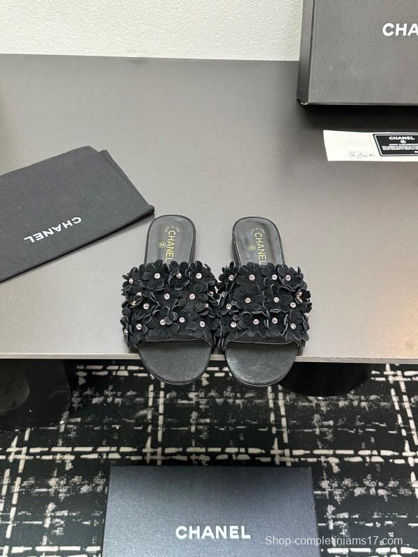 2025 Women Chanel Black Leather Slides