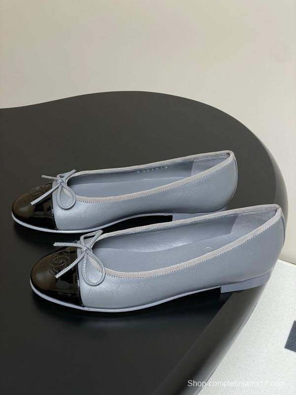 2025 Women Chanel Grey Black Leather Ballet Flat Bow KFY00320