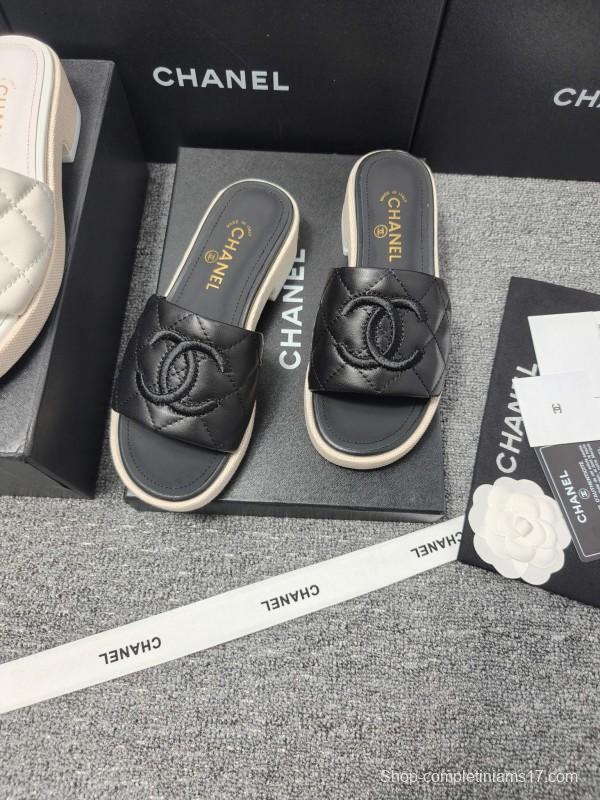 2025 Slippers Chanel Black Leather Slippers
