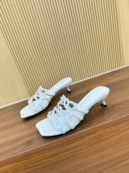 2025 Women Loewe White Leather Sandals