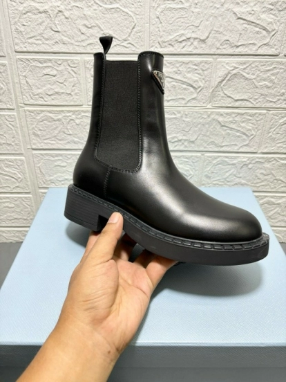 2024 Women Prada Black Leather Chelsea Boot MJ00380