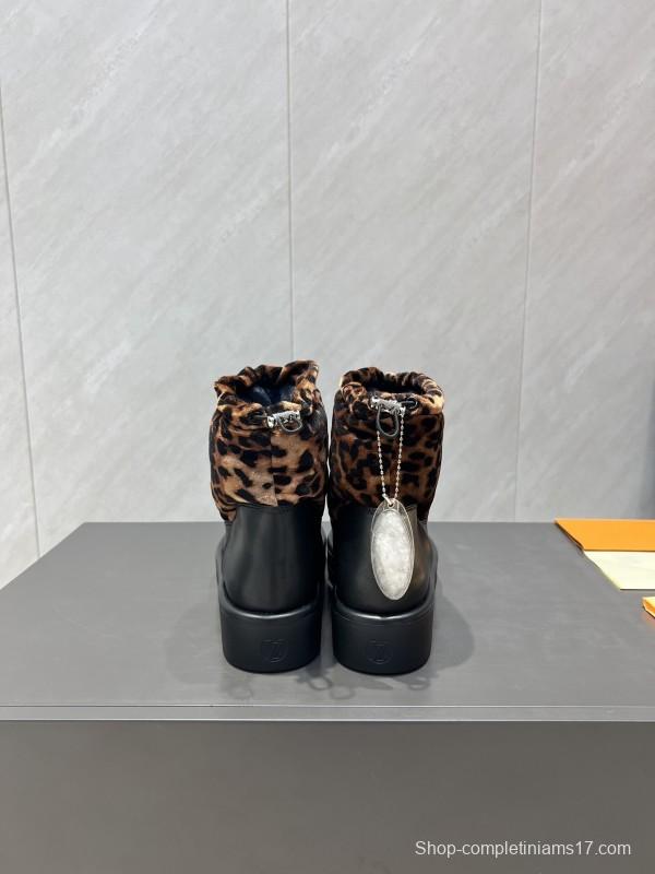 Louis Vuitton Fall/Winter 2025 Snow Boots with Round Toe and Thick Sole - KFY00310