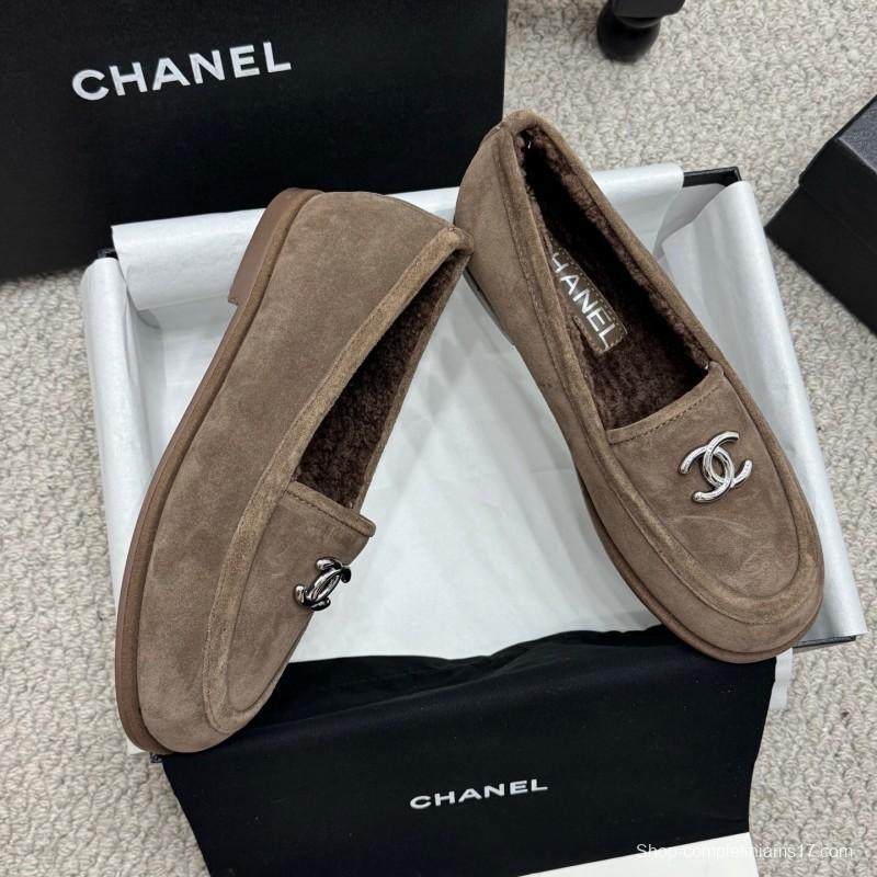 Chanel 2025 SS Teddy Fur Loafers with Double C Logo - KFY00300