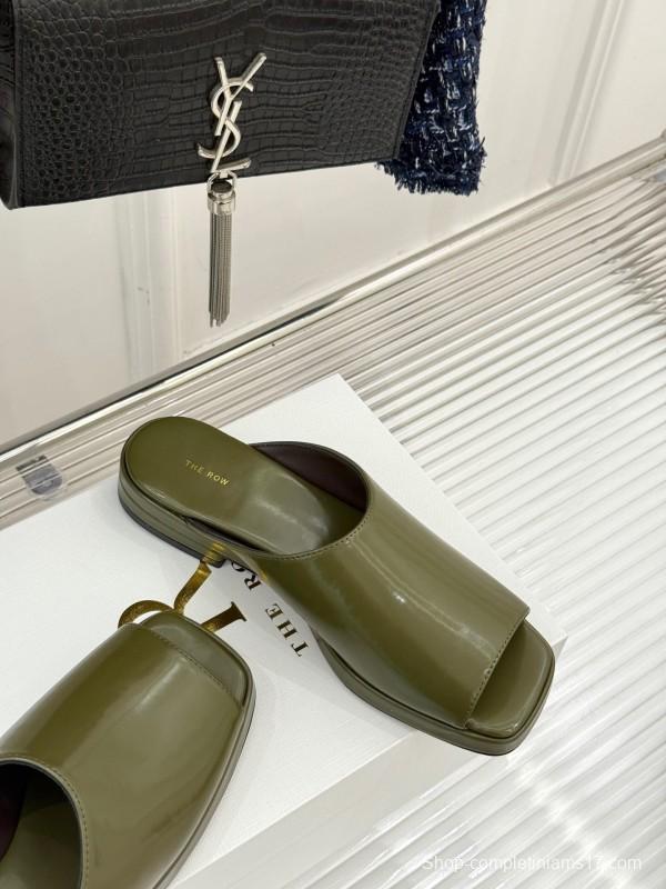 The Row 2025/SS Platform Slides - KFY00280