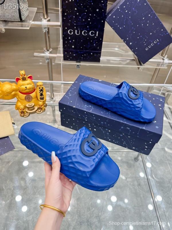 Gucci Lido Interlocking G Men's Sandals with Textured Rubber Sole - AS00170