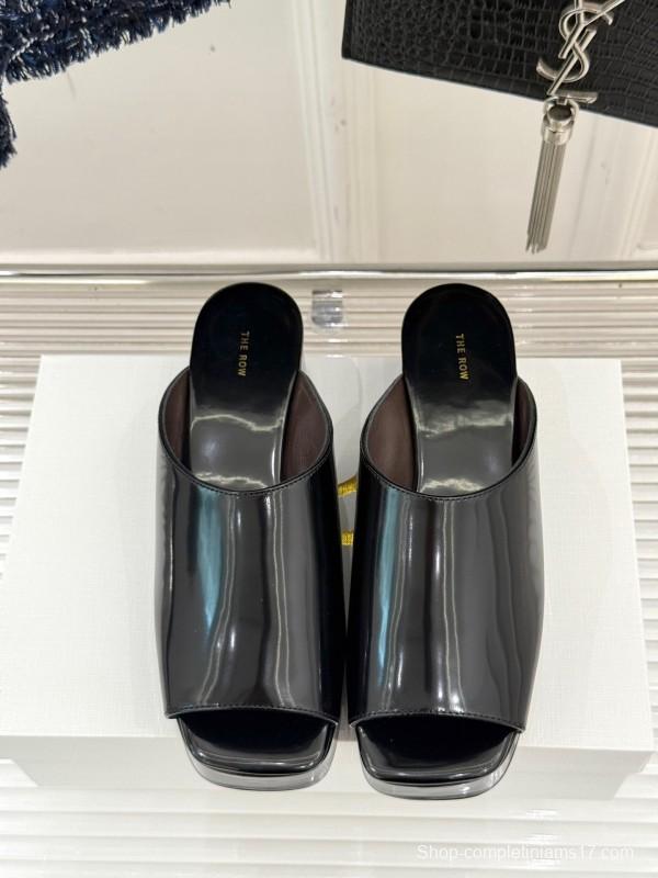 The Row Fall/Winter 2025 Platform Slides - KFY00280