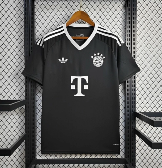 24/25 Bayern Munich Black Goalkeeper Jersey